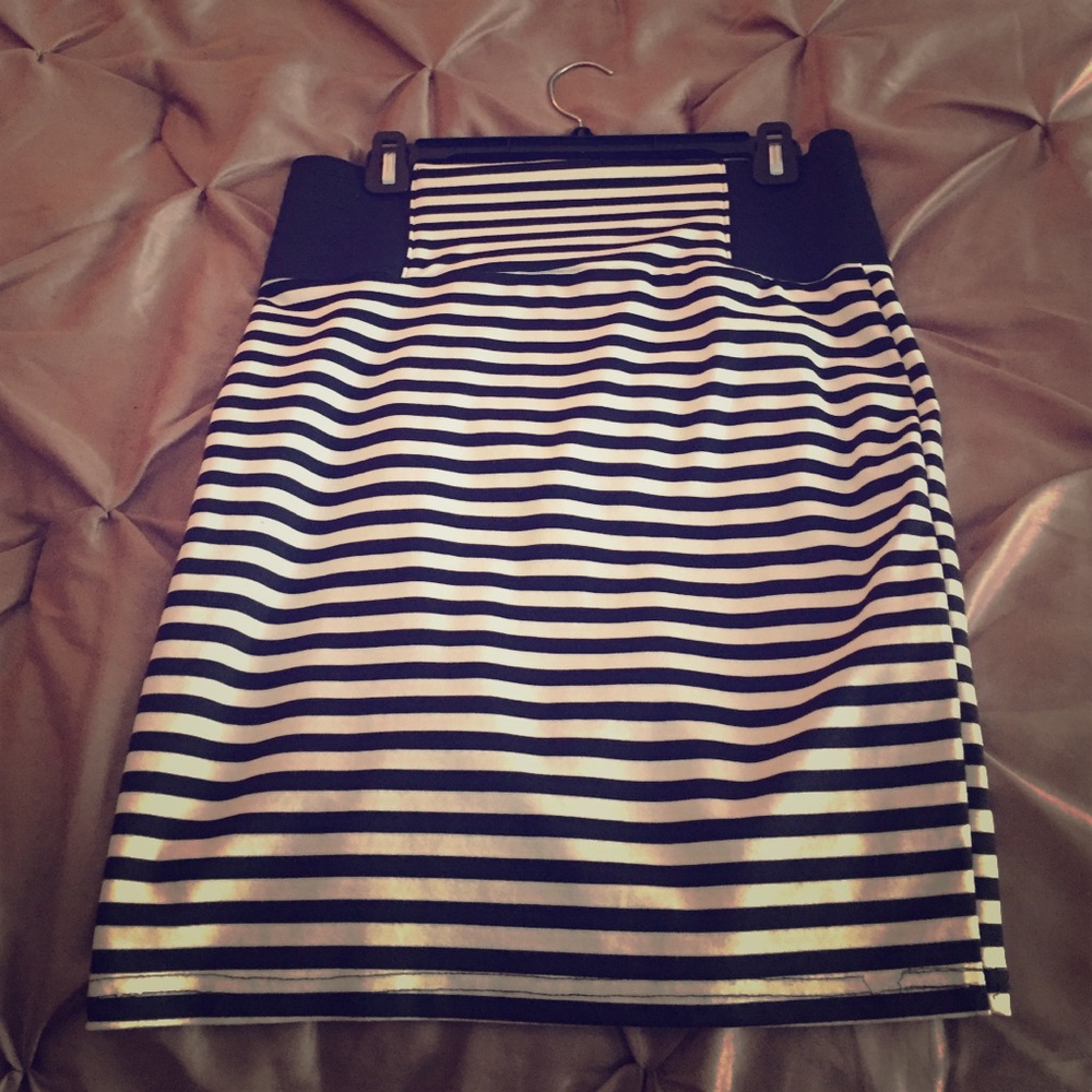 Striped stretch skirt